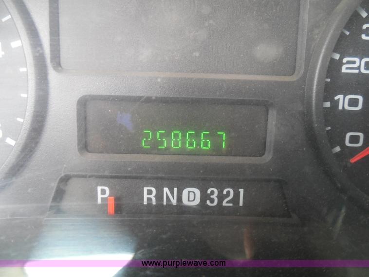 image for item I3338 2005 Ford F350 Super Duty XL Crew Cab pickup truck