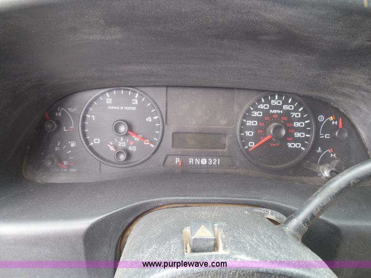 image for item I3338 2005 Ford F350 Super Duty XL Crew Cab pickup truck