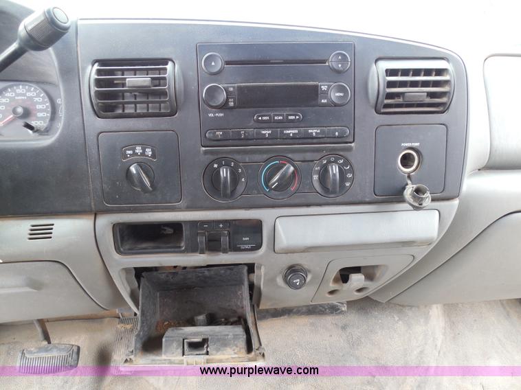 image for item I3338 2005 Ford F350 Super Duty XL Crew Cab pickup truck