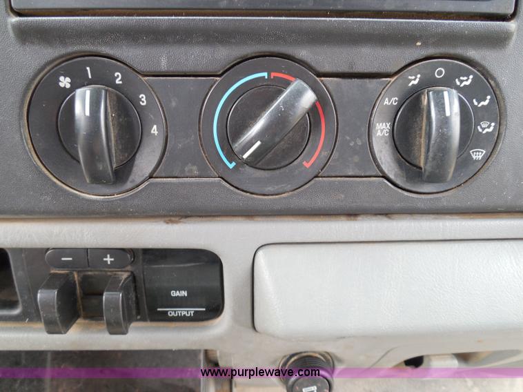 image for item I3338 2005 Ford F350 Super Duty XL Crew Cab pickup truck