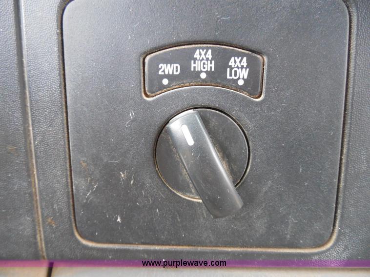 image for item I3338 2005 Ford F350 Super Duty XL Crew Cab pickup truck