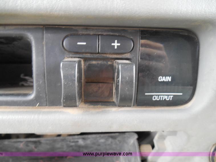 image for item I3338 2005 Ford F350 Super Duty XL Crew Cab pickup truck