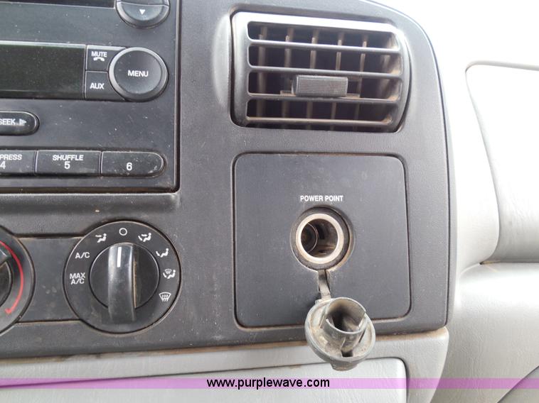 image for item I3338 2005 Ford F350 Super Duty XL Crew Cab pickup truck