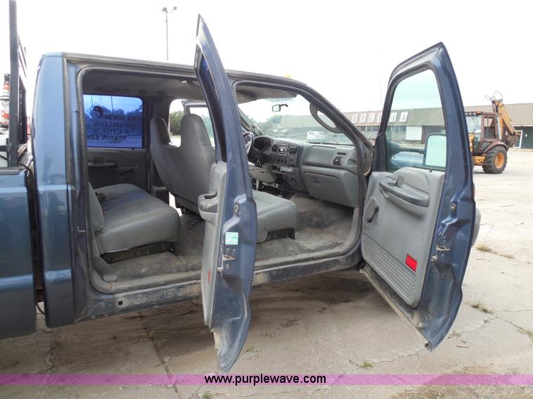 image for item I3338 2005 Ford F350 Super Duty XL Crew Cab pickup truck