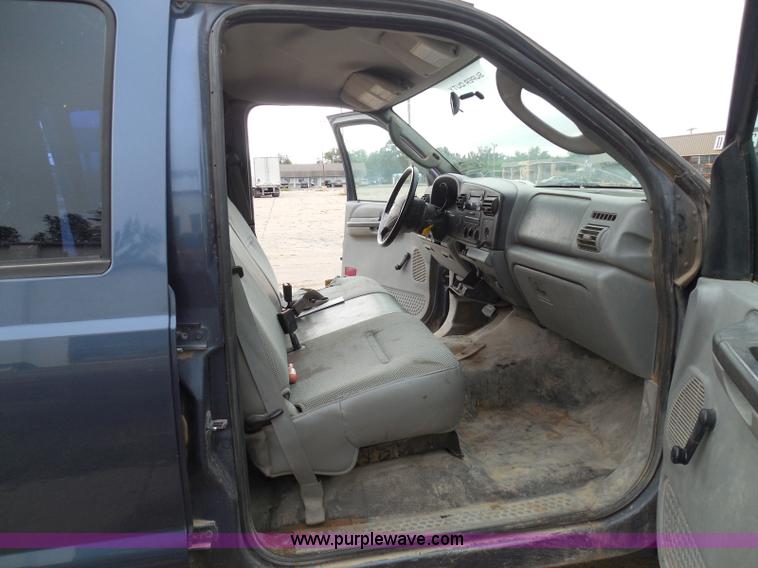 image for item I3338 2005 Ford F350 Super Duty XL Crew Cab pickup truck