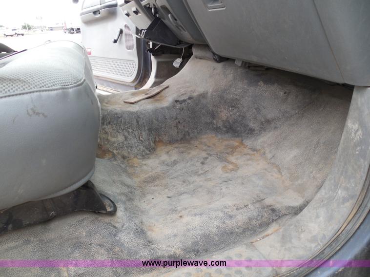 image for item I3338 2005 Ford F350 Super Duty XL Crew Cab pickup truck