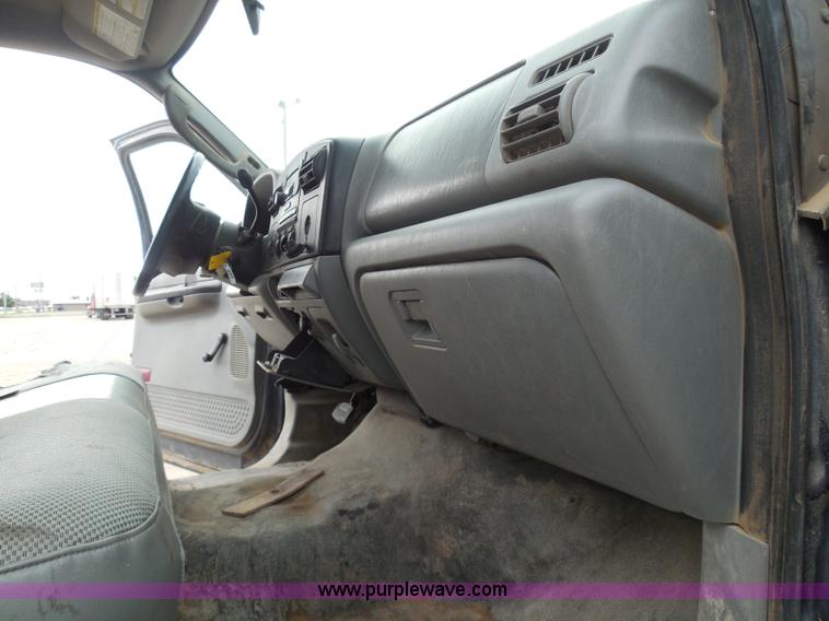 image for item I3338 2005 Ford F350 Super Duty XL Crew Cab pickup truck