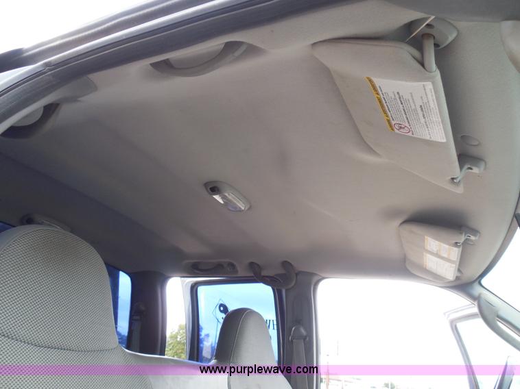 image for item I3338 2005 Ford F350 Super Duty XL Crew Cab pickup truck