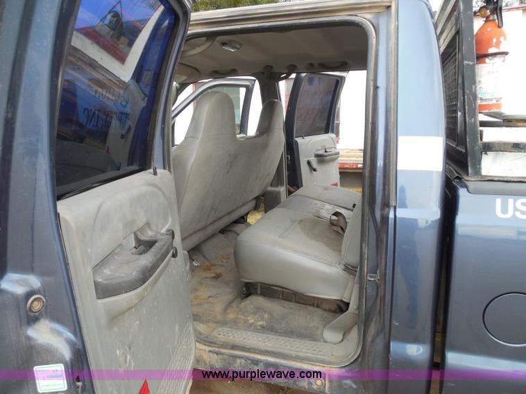 image for item I3338 2005 Ford F350 Super Duty XL Crew Cab pickup truck