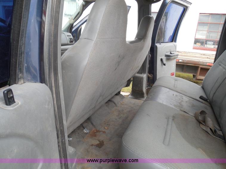 image for item I3338 2005 Ford F350 Super Duty XL Crew Cab pickup truck