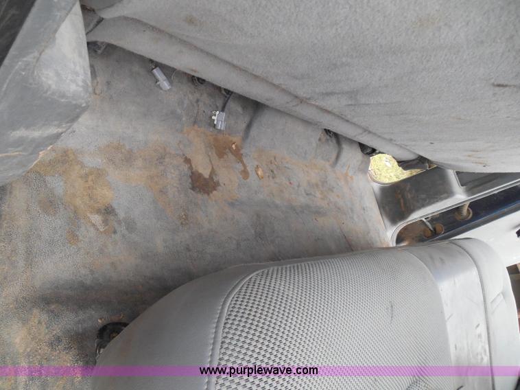 image for item I3338 2005 Ford F350 Super Duty XL Crew Cab pickup truck