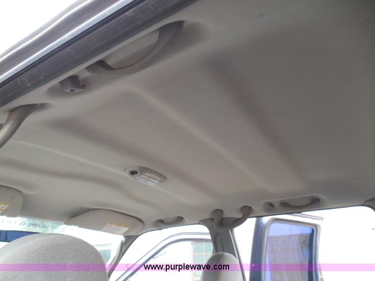 image for item I3338 2005 Ford F350 Super Duty XL Crew Cab pickup truck