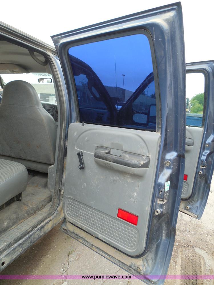 image for item I3338 2005 Ford F350 Super Duty XL Crew Cab pickup truck