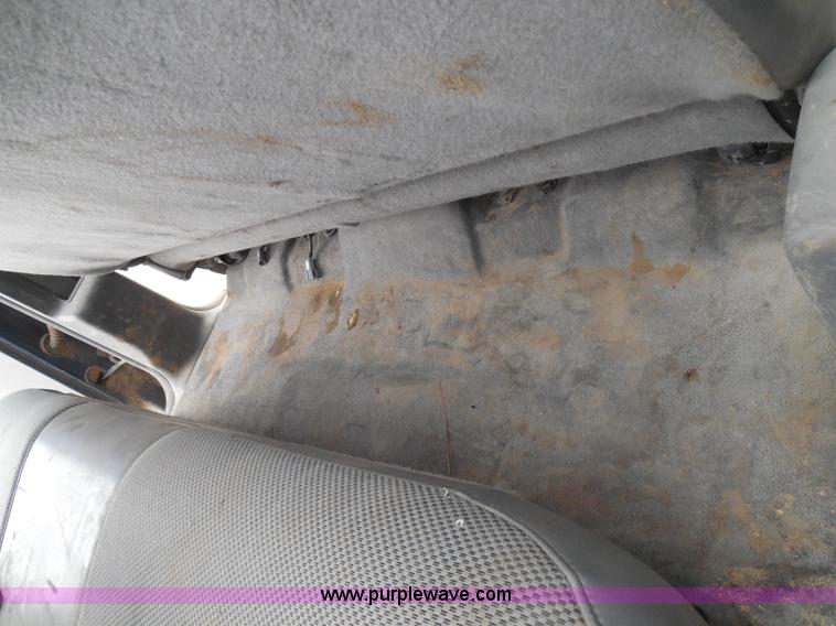 image for item I3338 2005 Ford F350 Super Duty XL Crew Cab pickup truck