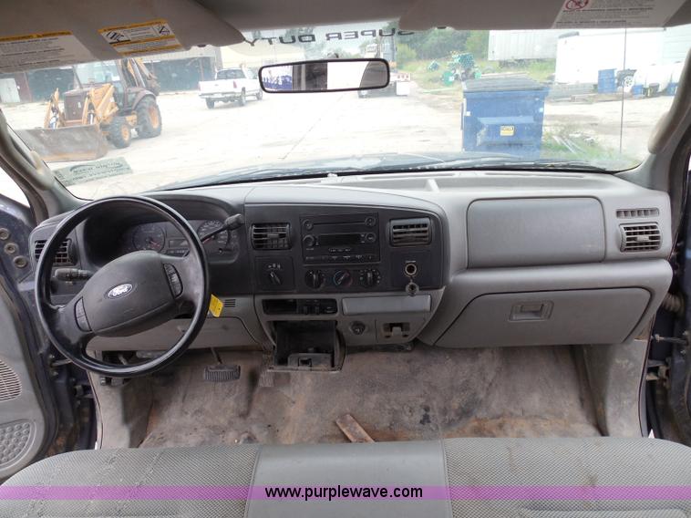 image for item I3338 2005 Ford F350 Super Duty XL Crew Cab pickup truck