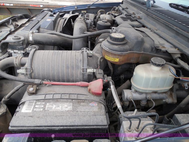 image for item I3338 2005 Ford F350 Super Duty XL Crew Cab pickup truck