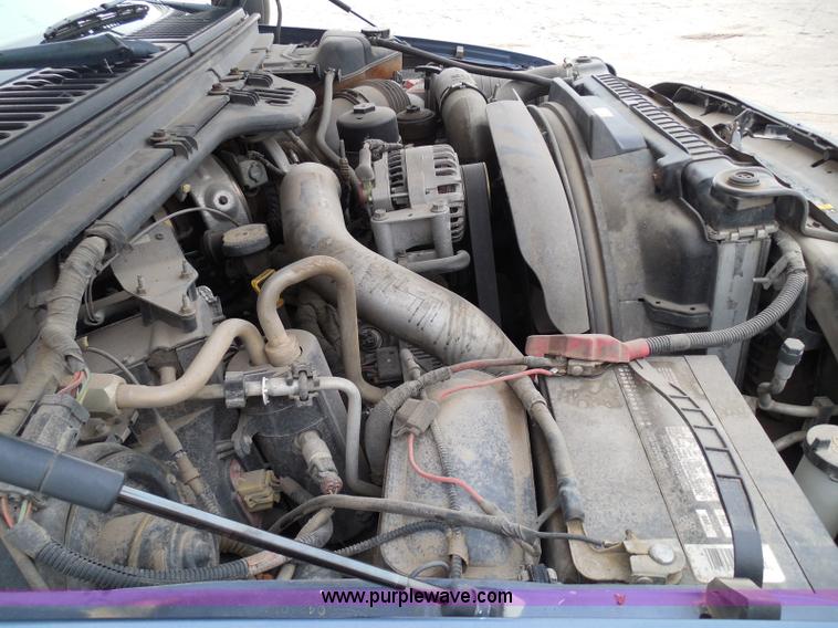 image for item I3338 2005 Ford F350 Super Duty XL Crew Cab pickup truck