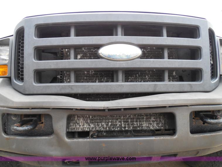 image for item I3338 2005 Ford F350 Super Duty XL Crew Cab pickup truck