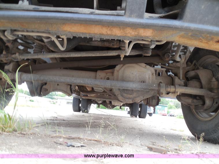 image for item I3338 2005 Ford F350 Super Duty XL Crew Cab pickup truck