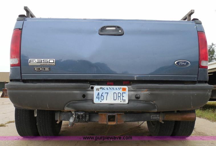 image for item I3338 2005 Ford F350 Super Duty XL Crew Cab pickup truck