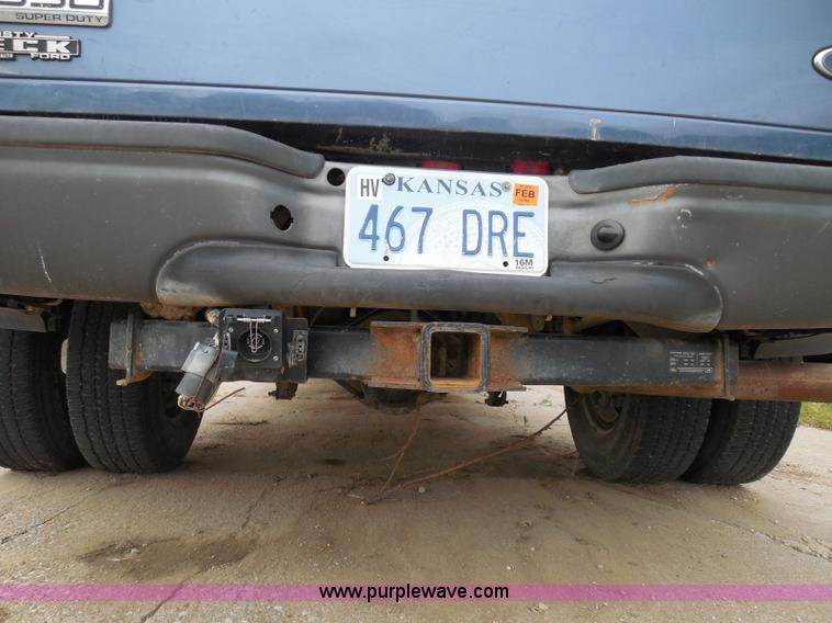 image for item I3338 2005 Ford F350 Super Duty XL Crew Cab pickup truck