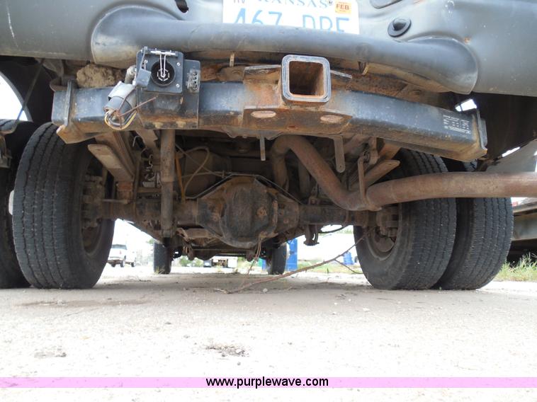 image for item I3338 2005 Ford F350 Super Duty XL Crew Cab pickup truck