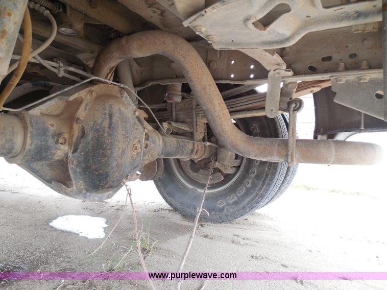 image for item I3338 2005 Ford F350 Super Duty XL Crew Cab pickup truck