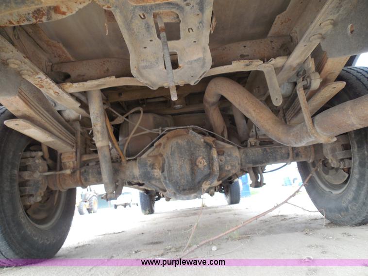 image for item I3338 2005 Ford F350 Super Duty XL Crew Cab pickup truck