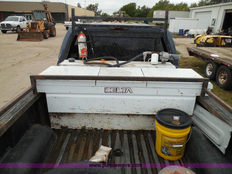 image for item I3338 2005 Ford F350 Super Duty XL Crew Cab pickup truck