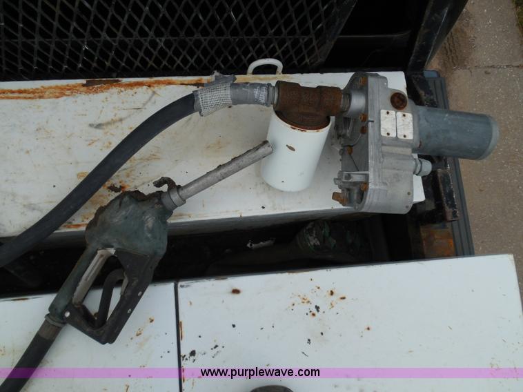 image for item I3338 2005 Ford F350 Super Duty XL Crew Cab pickup truck