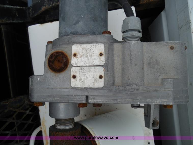 image for item I3338 2005 Ford F350 Super Duty XL Crew Cab pickup truck