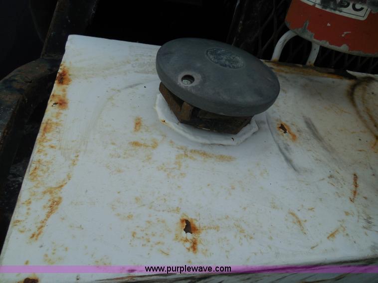 image for item I3338 2005 Ford F350 Super Duty XL Crew Cab pickup truck