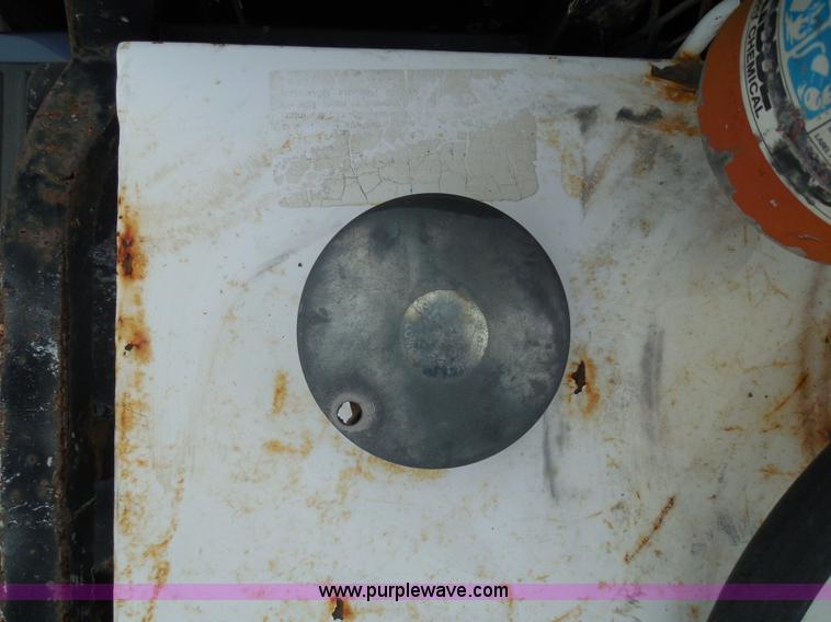 image for item I3338 2005 Ford F350 Super Duty XL Crew Cab pickup truck