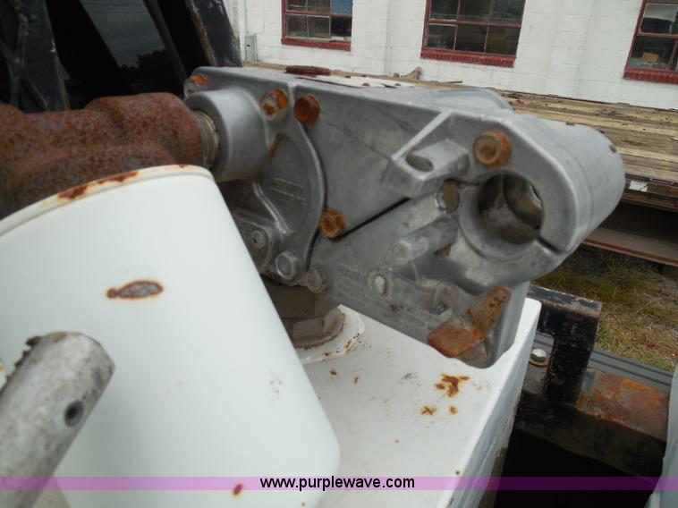 image for item I3338 2005 Ford F350 Super Duty XL Crew Cab pickup truck