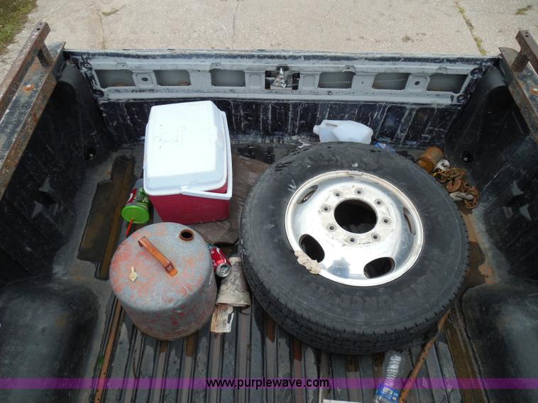 image for item I3338 2005 Ford F350 Super Duty XL Crew Cab pickup truck