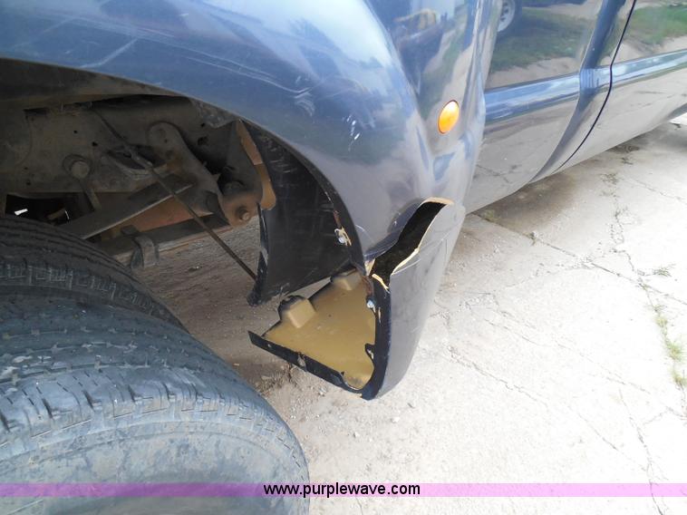 image for item I3338 2005 Ford F350 Super Duty XL Crew Cab pickup truck