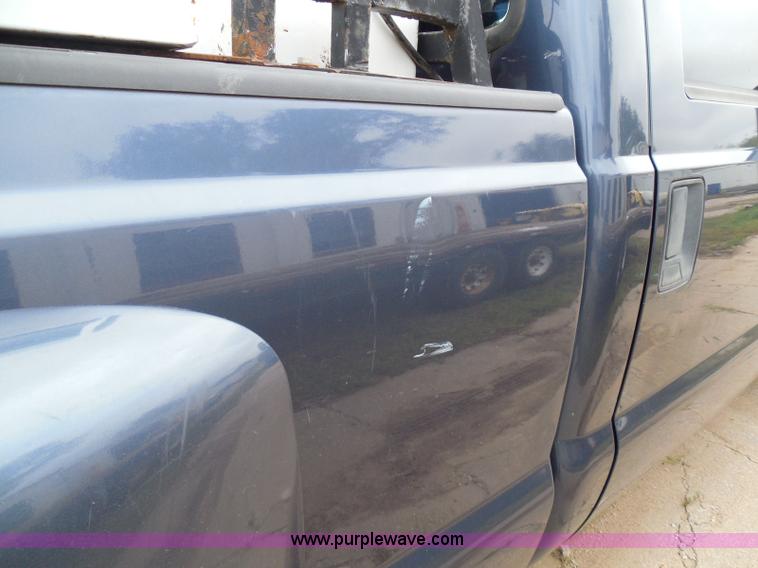 image for item I3338 2005 Ford F350 Super Duty XL Crew Cab pickup truck