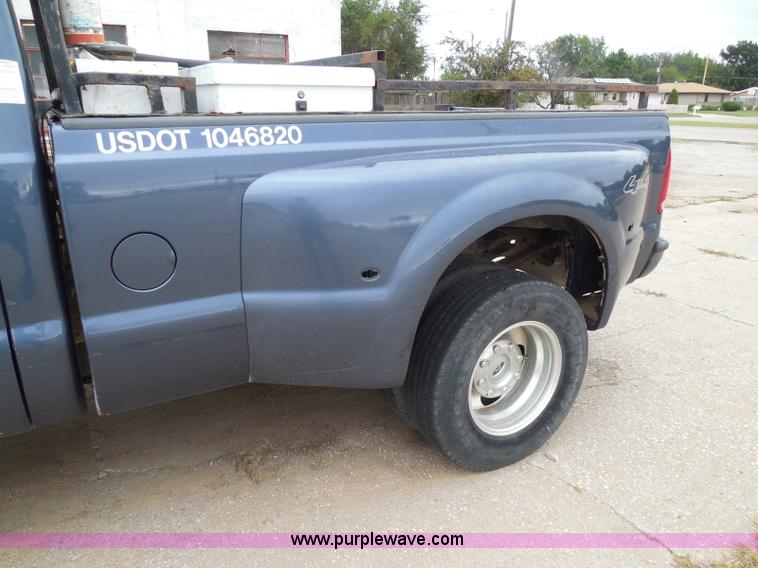 image for item I3338 2005 Ford F350 Super Duty XL Crew Cab pickup truck