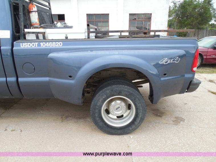 image for item I3338 2005 Ford F350 Super Duty XL Crew Cab pickup truck