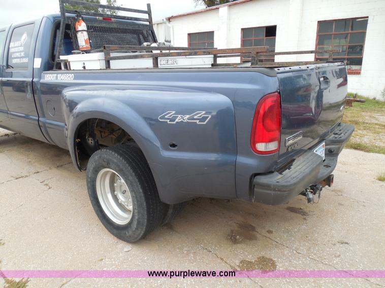 image for item I3338 2005 Ford F350 Super Duty XL Crew Cab pickup truck