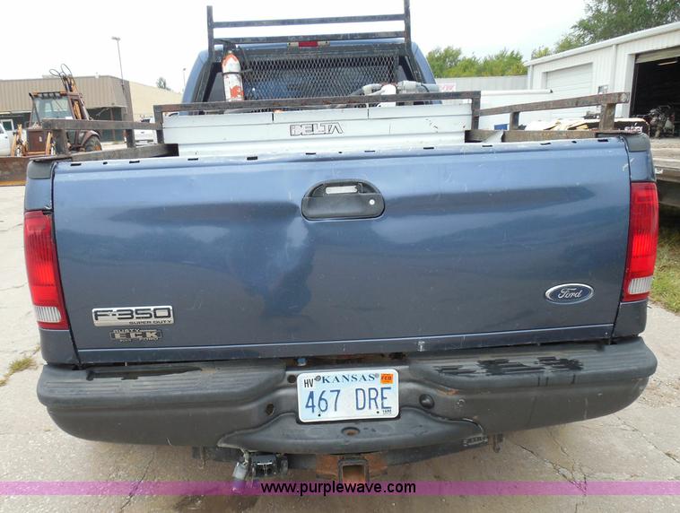 image for item I3338 2005 Ford F350 Super Duty XL Crew Cab pickup truck
