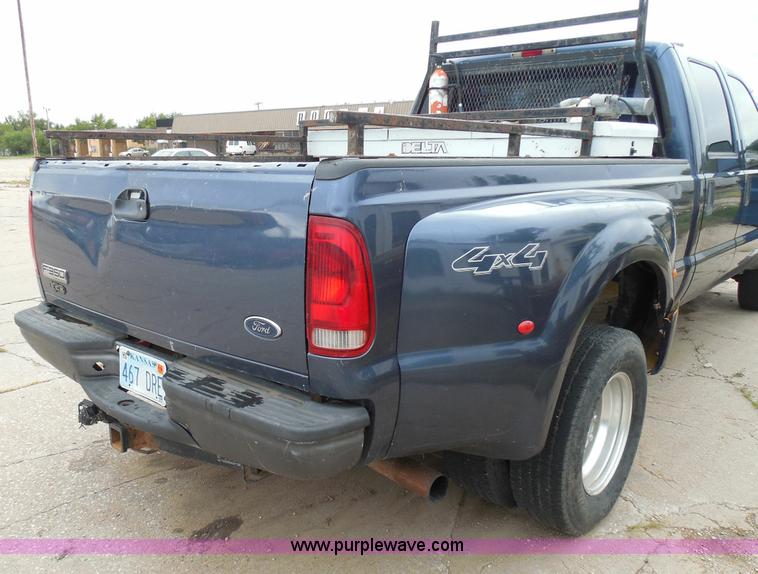 image for item I3338 2005 Ford F350 Super Duty XL Crew Cab pickup truck