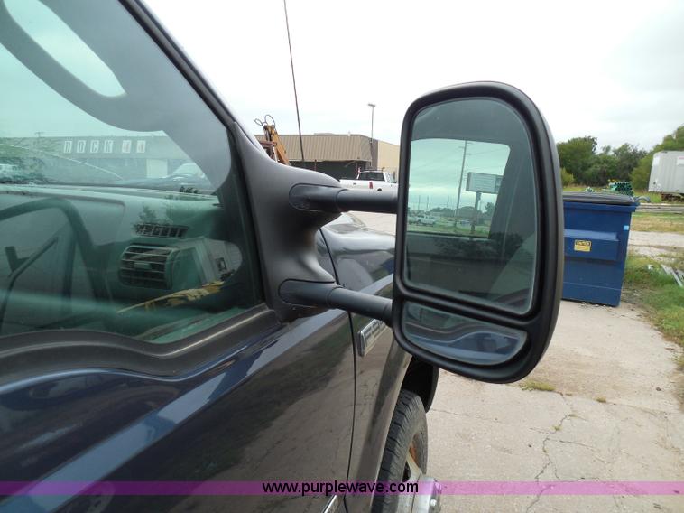 image for item I3338 2005 Ford F350 Super Duty XL Crew Cab pickup truck