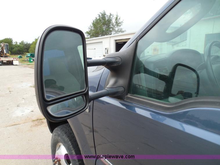 image for item I3338 2005 Ford F350 Super Duty XL Crew Cab pickup truck