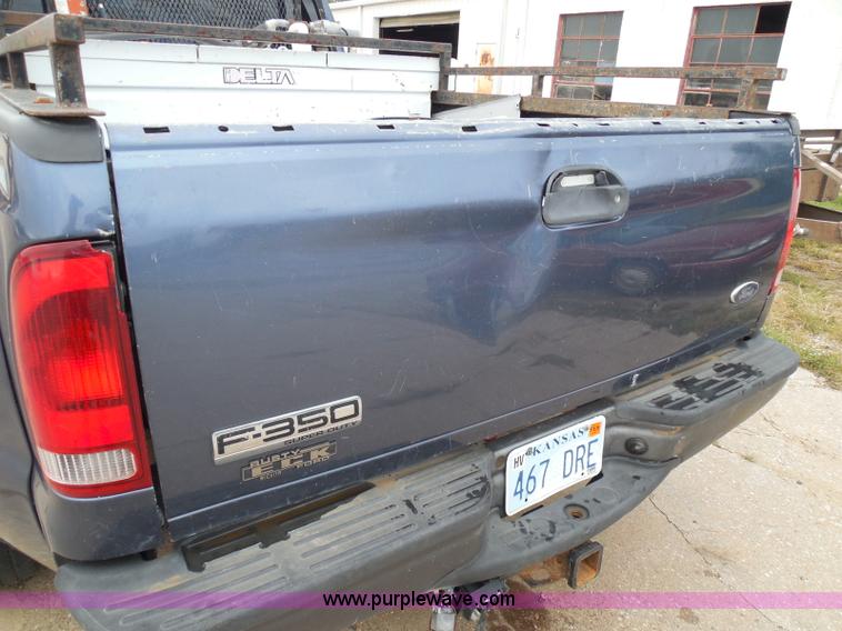 image for item I3338 2005 Ford F350 Super Duty XL Crew Cab pickup truck