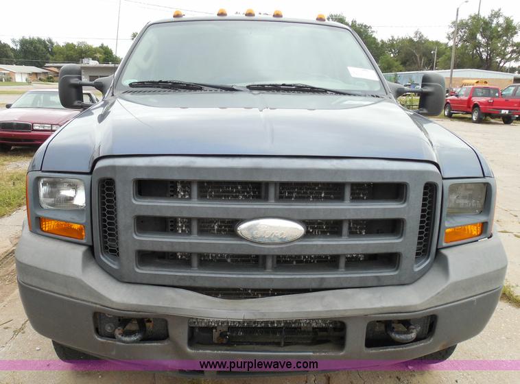 image for item I3338 2005 Ford F350 Super Duty XL Crew Cab pickup truck