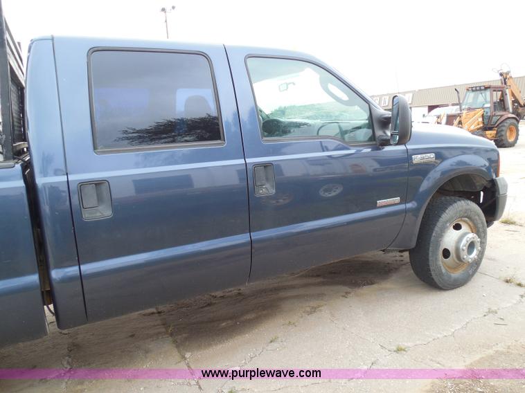 image for item I3338 2005 Ford F350 Super Duty XL Crew Cab pickup truck
