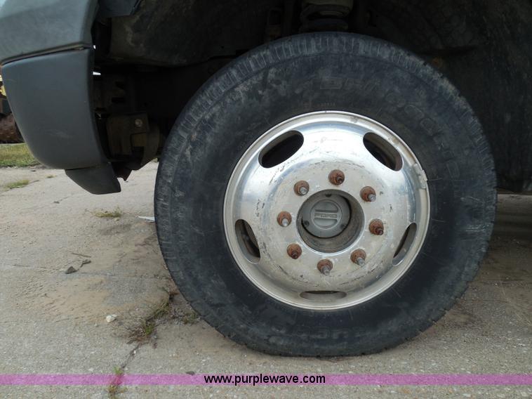 image for item I3338 2005 Ford F350 Super Duty XL Crew Cab pickup truck