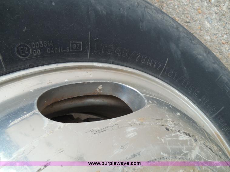 image for item I3338 2005 Ford F350 Super Duty XL Crew Cab pickup truck