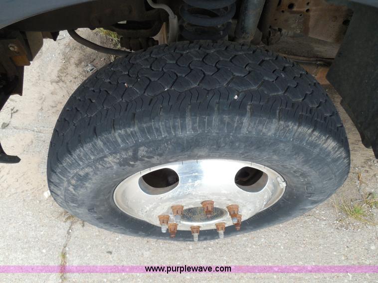 image for item I3338 2005 Ford F350 Super Duty XL Crew Cab pickup truck